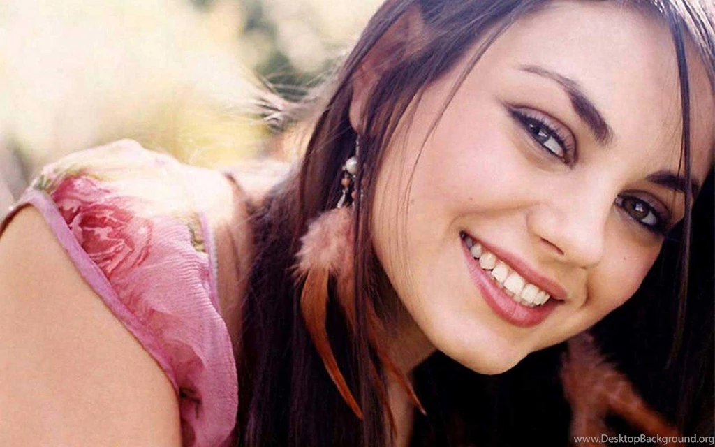 Mila Kunis Cute Wallpapers