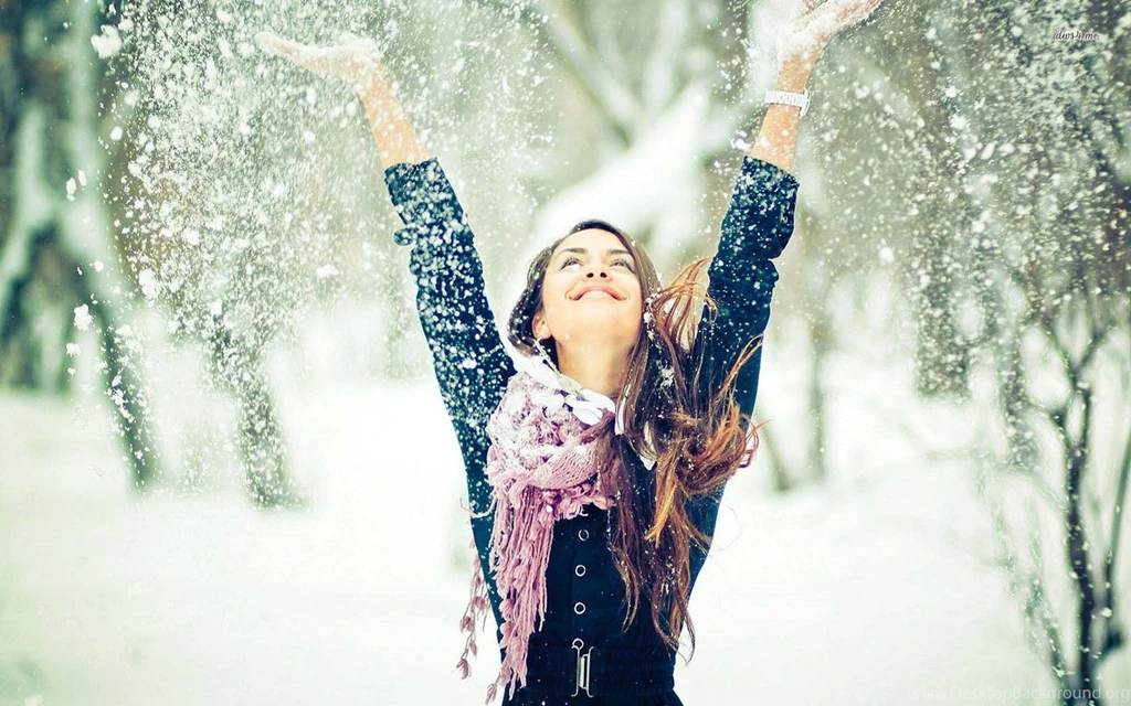 Beautiful Winter Girl HD Wallpapers For Desktop
