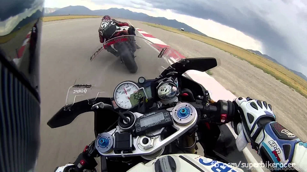 BMW S1000RR Pilot Vs GSXR1000 Superbike   YouTube
