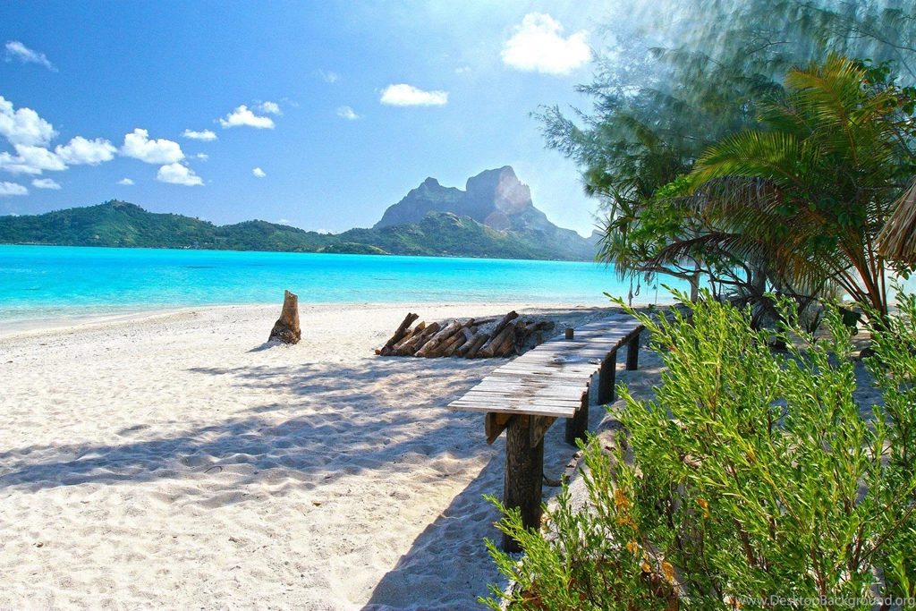 Beautiful White Sand Beach On Bora Bora Near Tahiti Polynesia ...