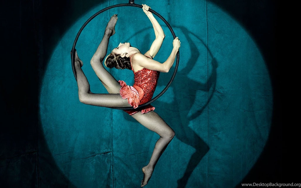 Freaky Circus Performance With 3 Legs American Horror Story ...