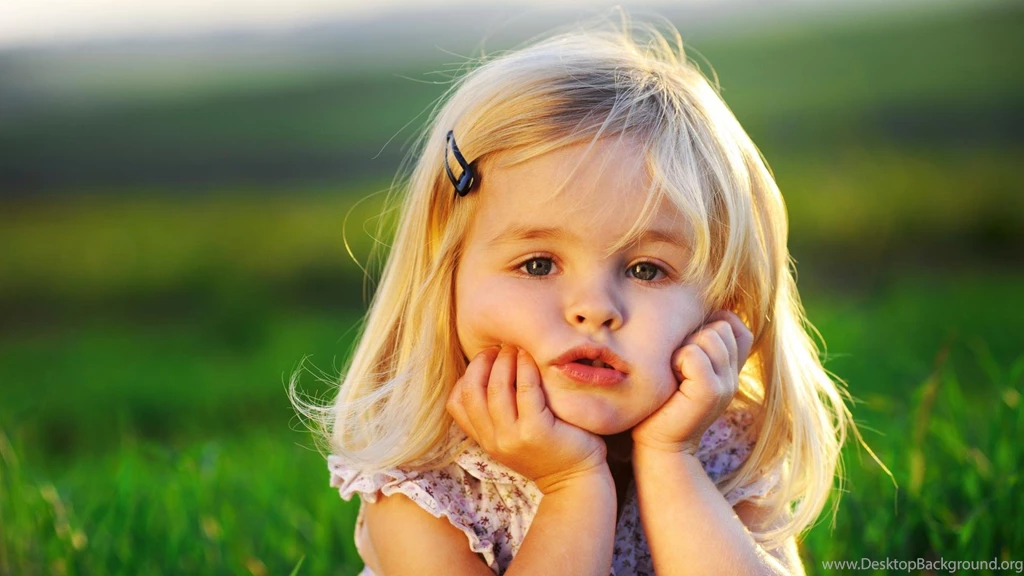 Cute litle baby girls pictures in high resolution