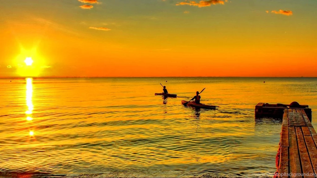 1366x768 Glowing Sunrise Desktop Wallpaper 622