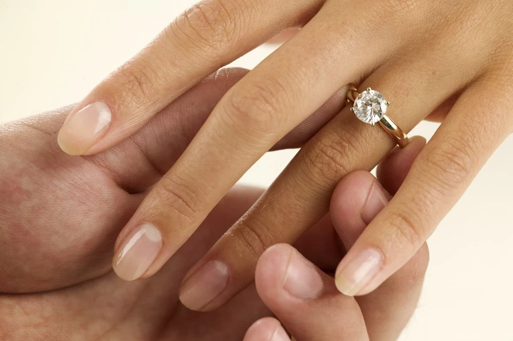 Diamond Engagement Ring Wallpapers