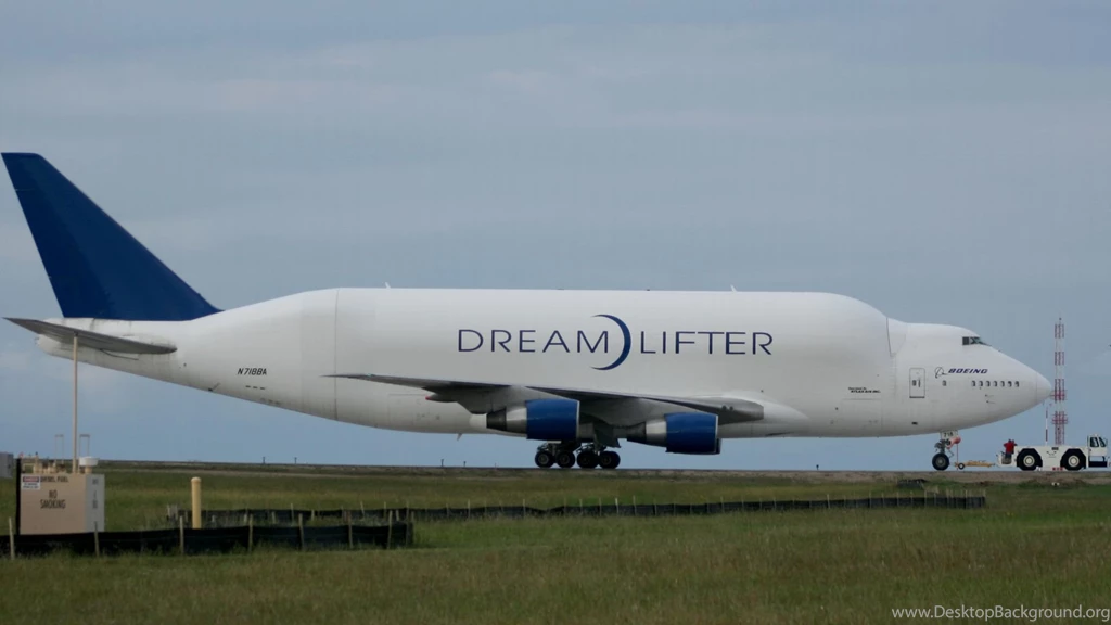 20 Boeing 747 Dreamlifter HD Wallpapers
