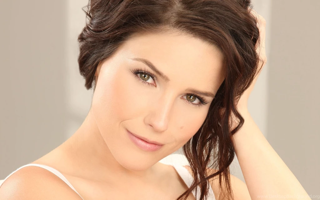 Sophia Bush