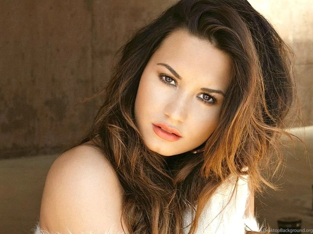 Beautiful Demi Lovato Celeb HD Wallpapers