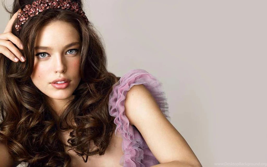 Emily Didonato Wallpaper.