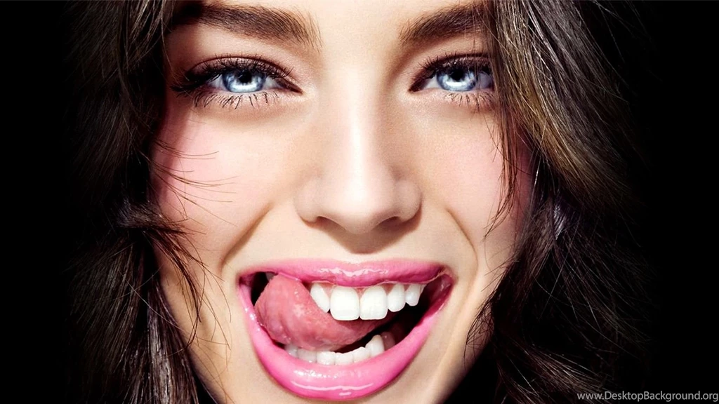 Brunette Girl Emily DiDonato With Blue Eyes Celebrity Wallpapers ...