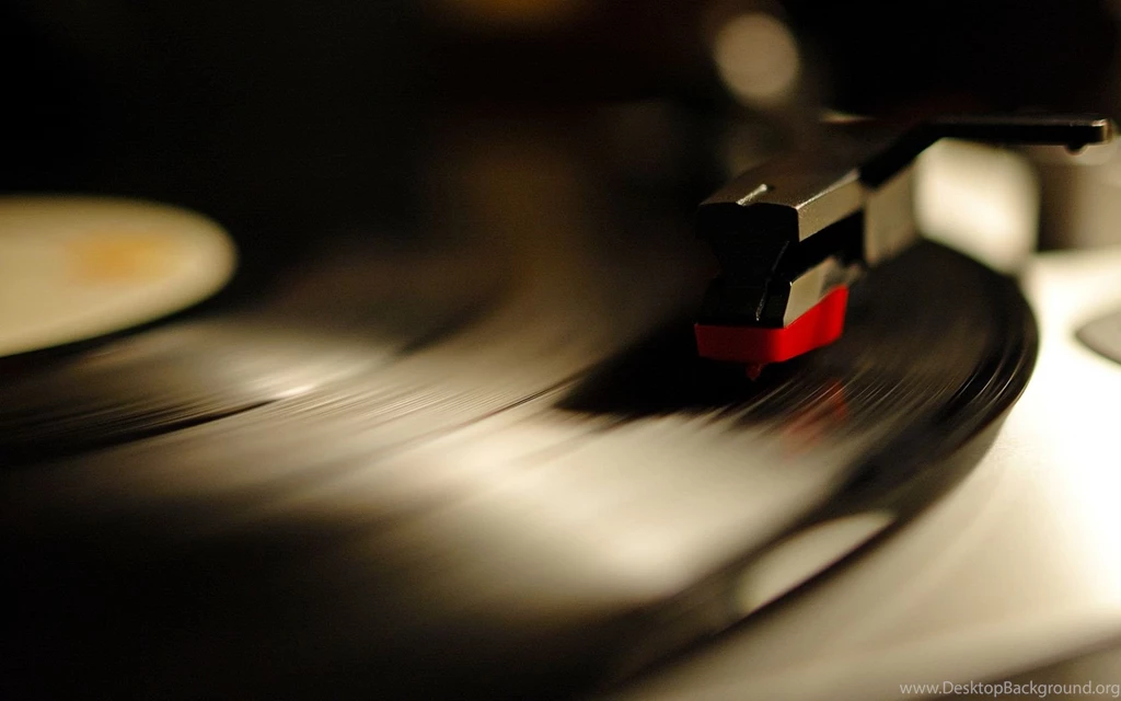 Download DJs Turntable Wallpapers 1280x960