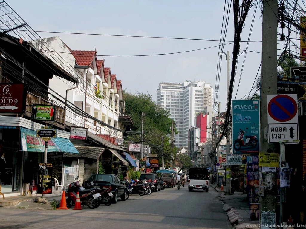 City Street In The Resort Of Chiang Mai, Thailand Wallpapers And ...