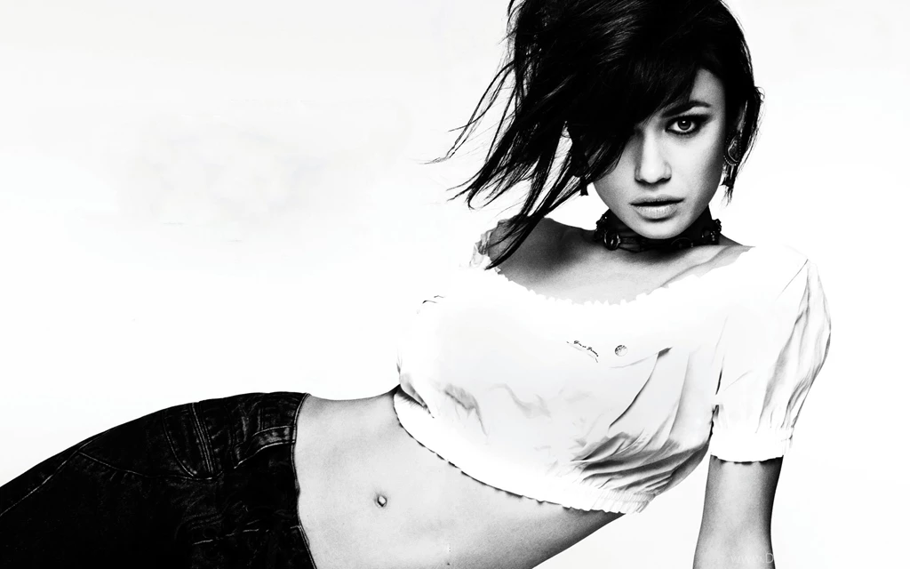 Olga Kurylenko HD Desktop Wallpapers
