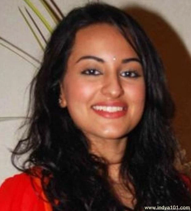 Sonakshi Sinha Photo   (623x689) : Indya101.com