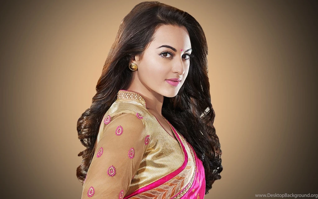 Sonakshi Sinha Super Gorgeous Saree