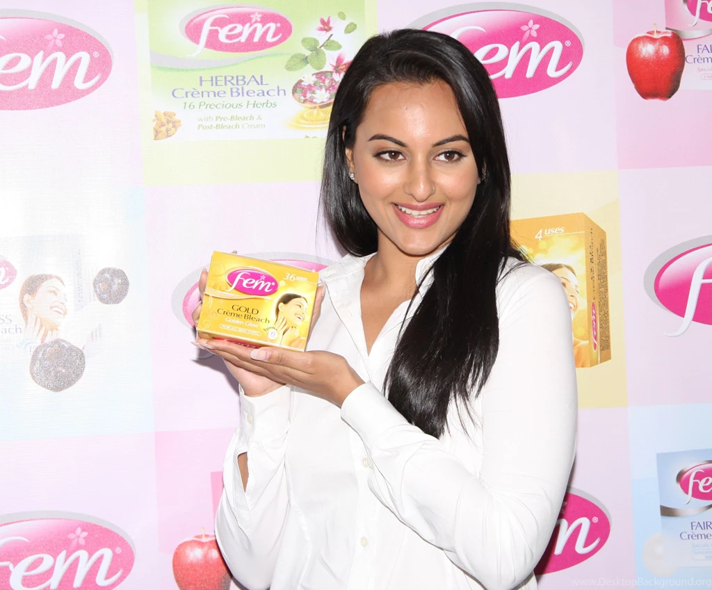 Hot Actress Sonakshi Sinha In Fem Ads Wallpapers