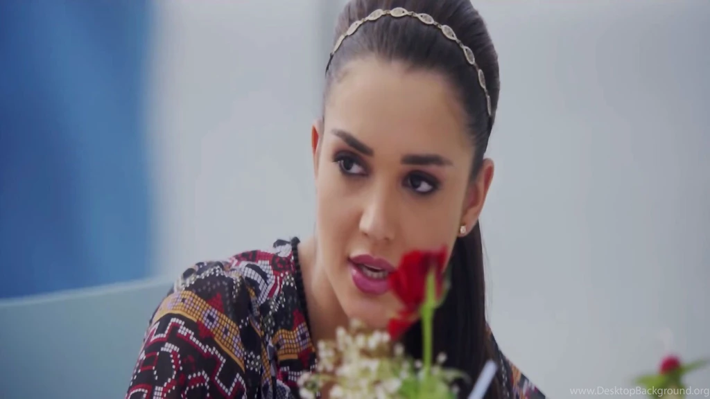 Amy jackson in singh is bling HD.jpg