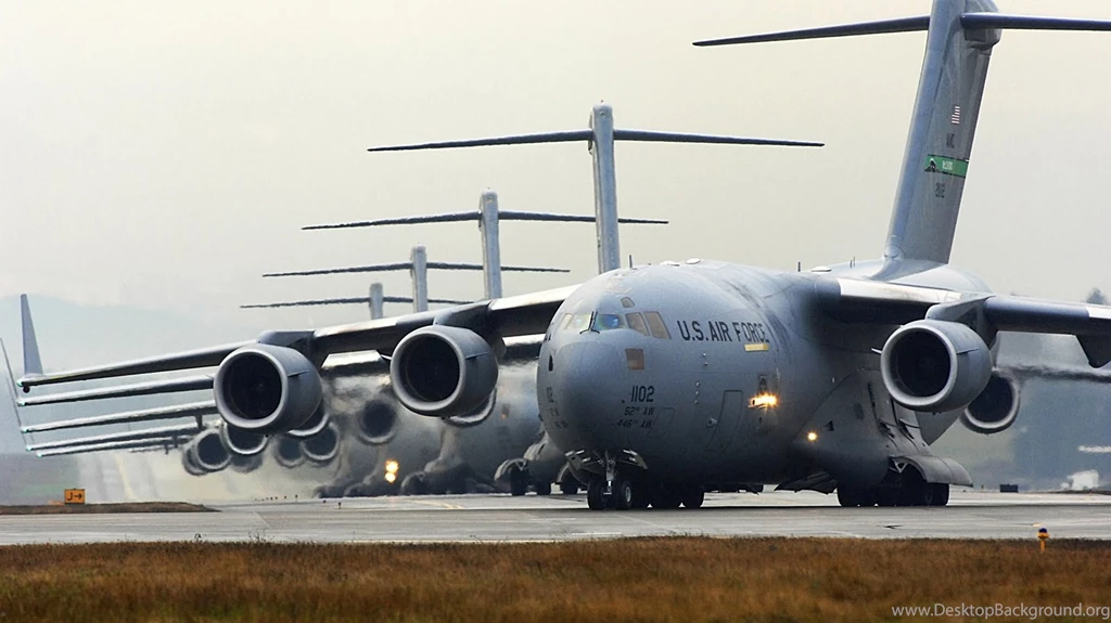 Mcdonnell_douglas_c_17_globemaster_iii_lined_up_32891_aircraft wallpaper.jpg