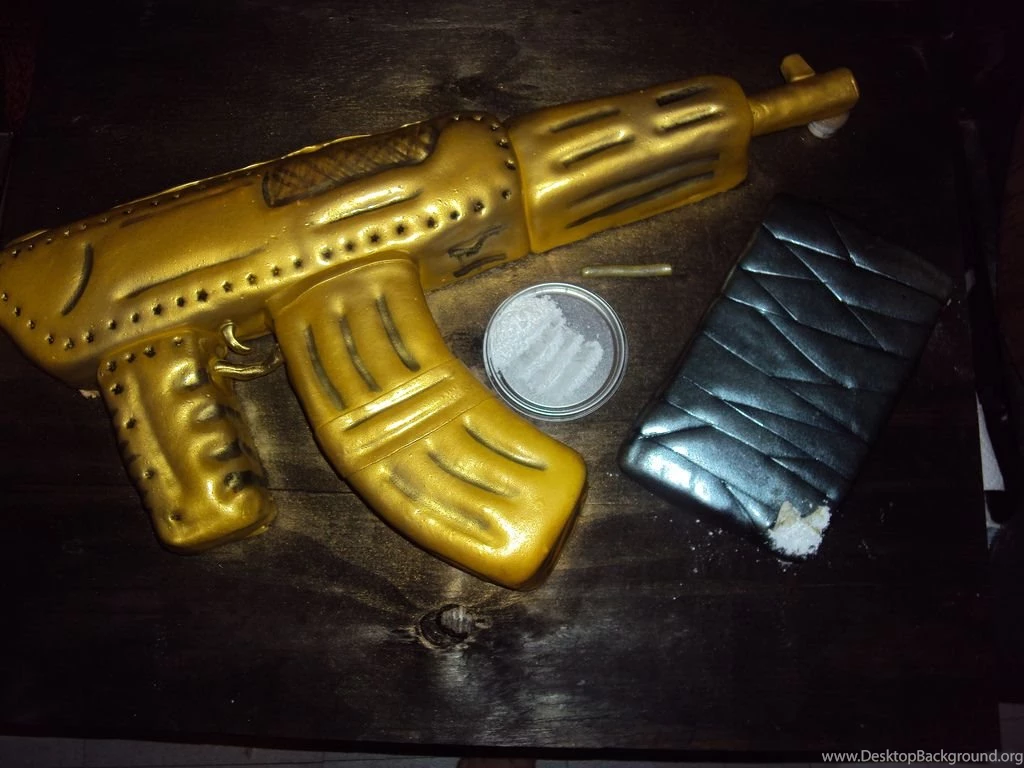 GOLD PLATED AK 47 MACHINEGUN CAKE
