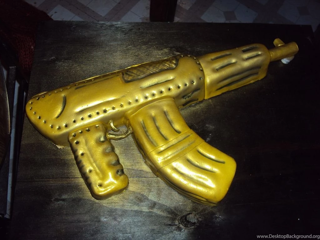 GOLD PLATED AK 47 MACHINEGUN CAKE