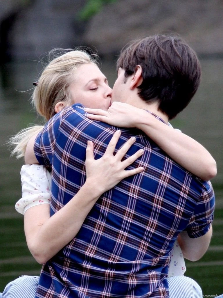 Love Hug Wallpaper.