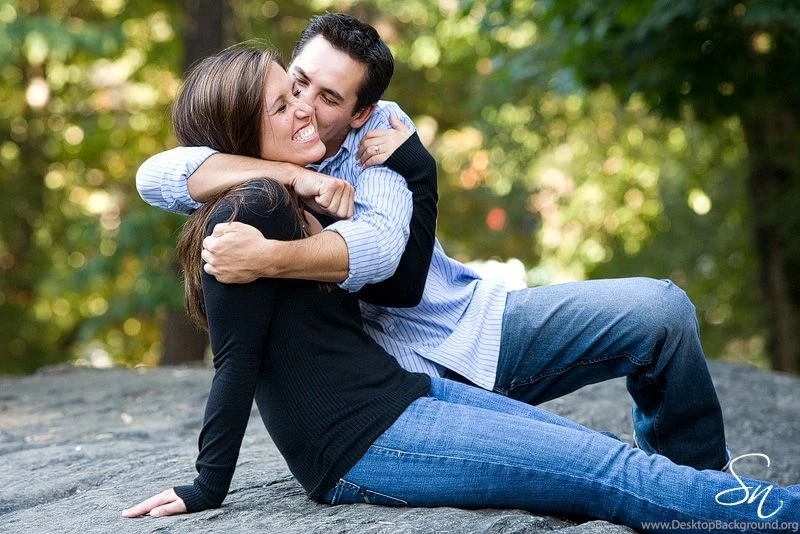Couples Hugging Wallpapers