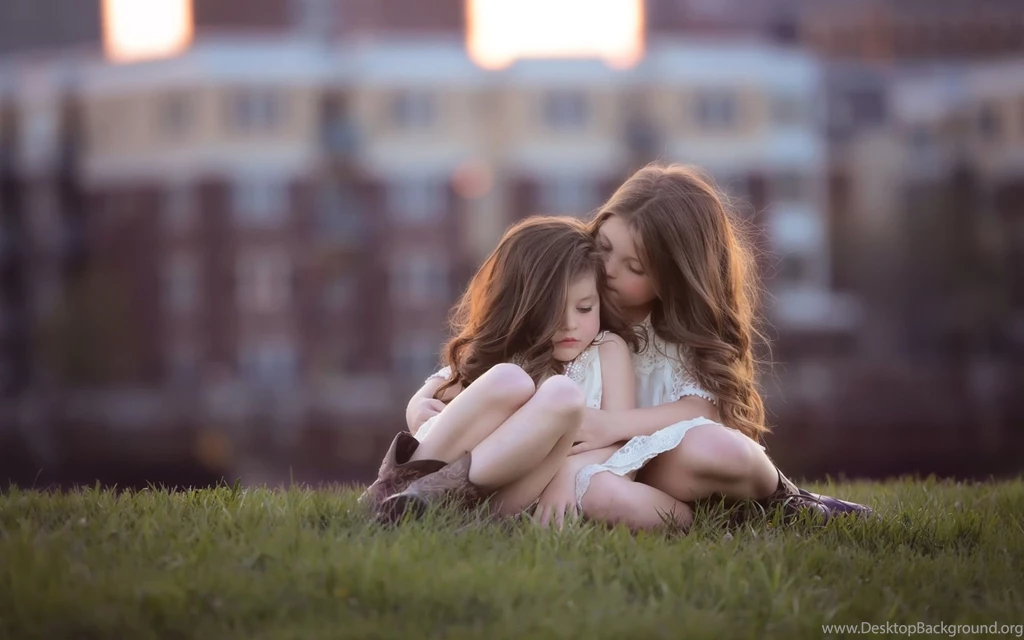 Cute Little Girls Hugs Wallpapers