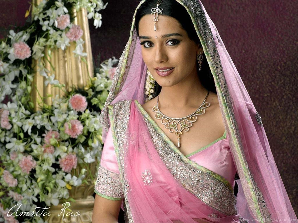 Amrita Rao Vivah Cute Saree Wallpapers DownloaD