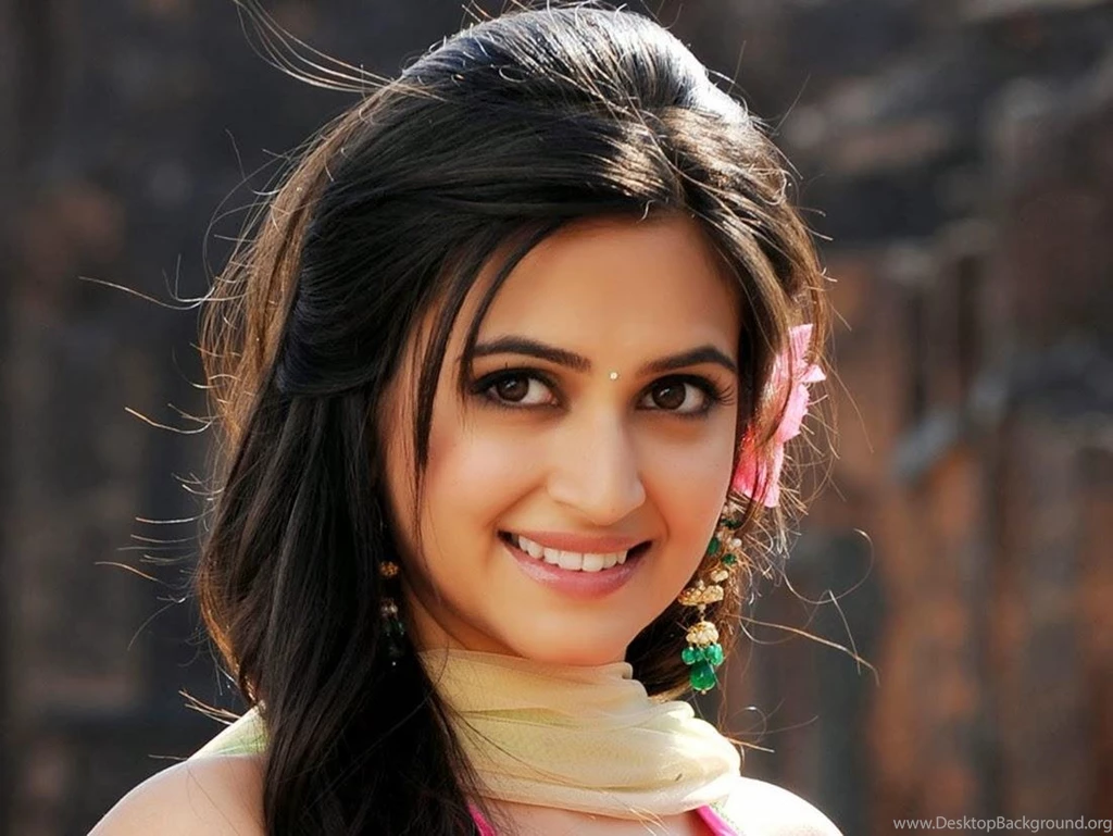 Download HD Wallpapers For Bollywood Actress