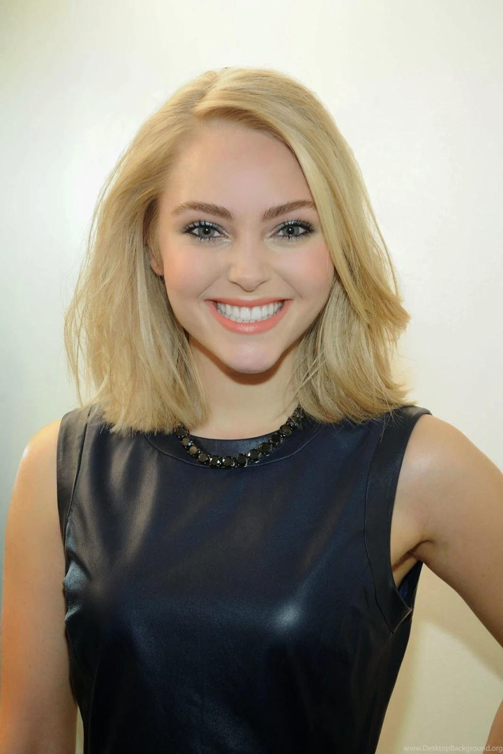 Dakota Fanning Charlie And The Chocolate Factory Wallpaper.