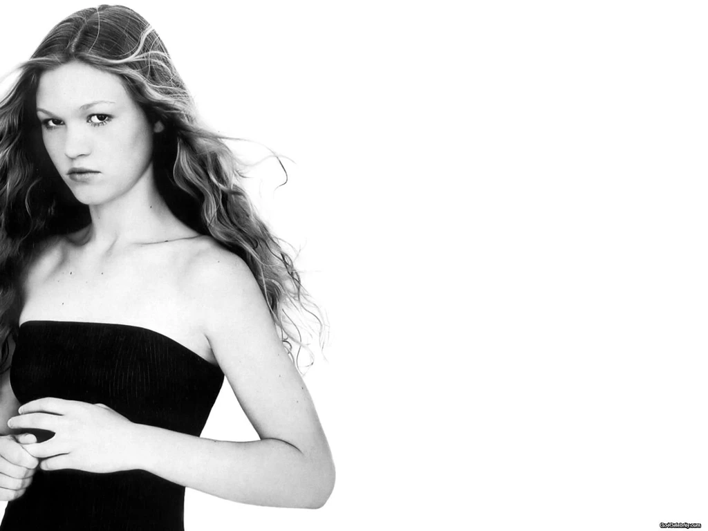 Julia Stiles Wallpapers High Resolution And Quality Download