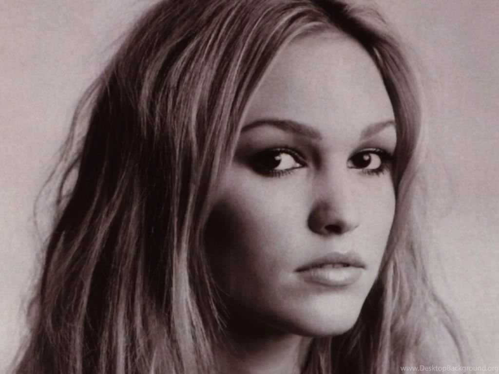 Julia Stiles Julia Stiles Wallpapers (205929) Fanpop