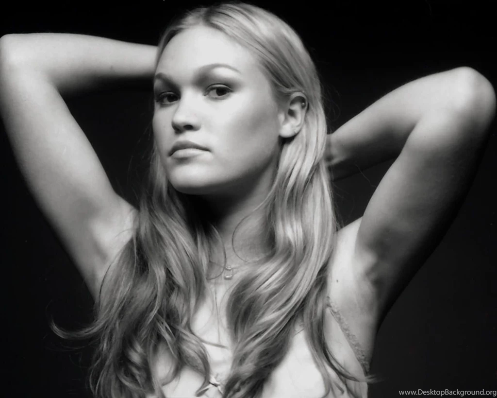 Julia Stiles Wallpapers