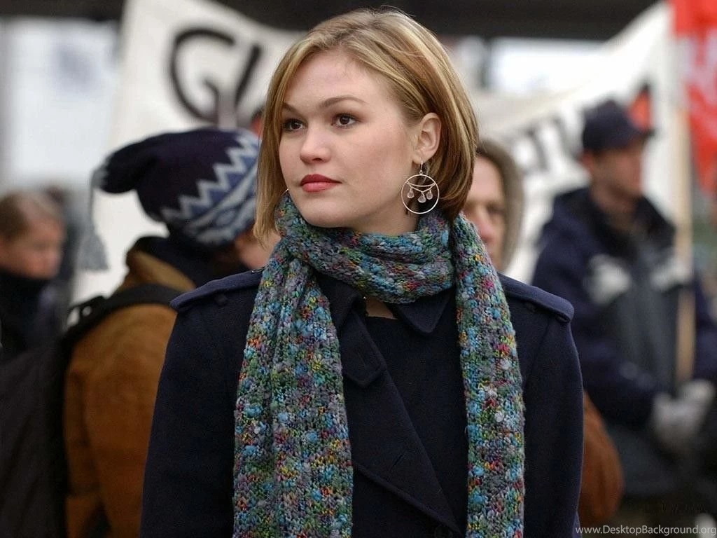 Julia Stiles Beautiful HD Photos
