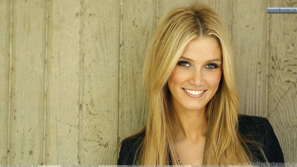 Delta Goodrem Smiling In Pink Dress Wallpapers