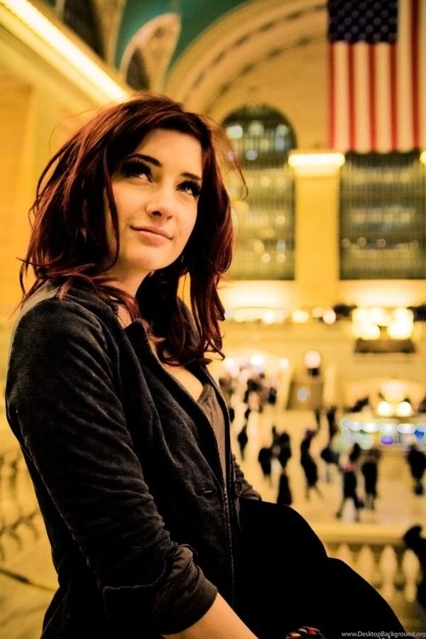 Download Susan Coffey Wallpapers 600x900