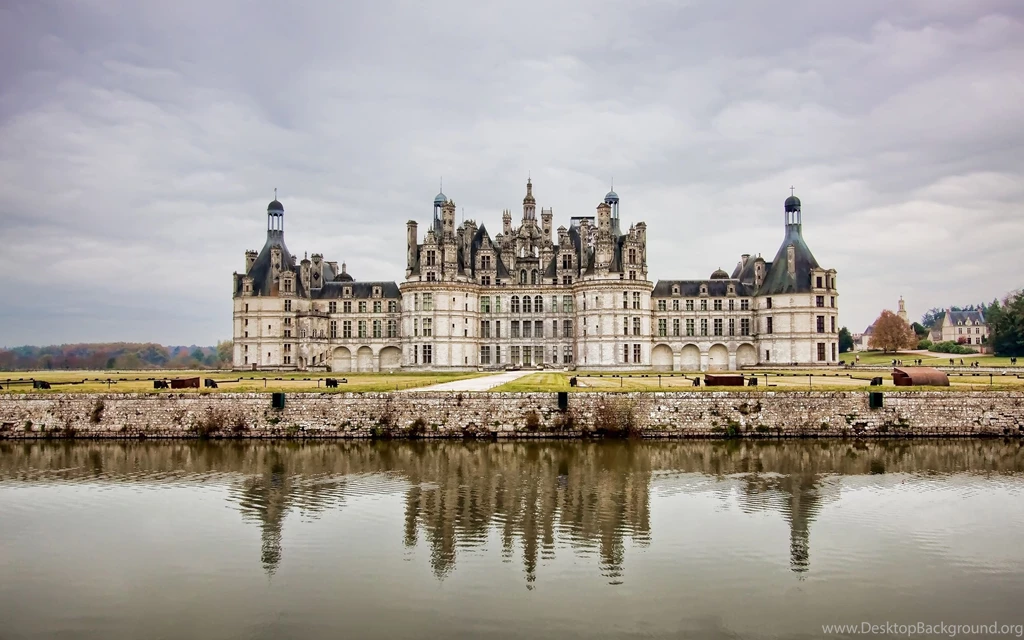 Medieval: Castle France Water Reflextion Castillo En Francia ...