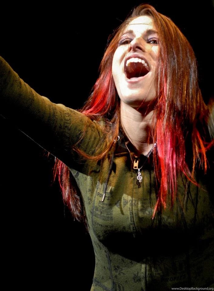 Cassadee Pope Of Hey Monday