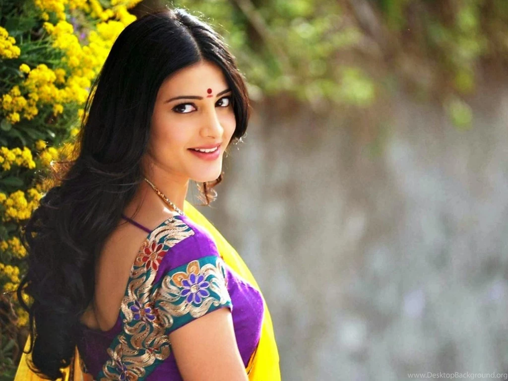 Hot Actress Shruti Haasan In Saree Hd Wallpapers