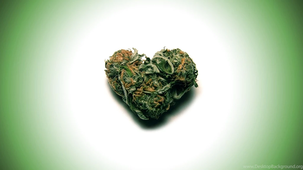 Love Weed Wallpaper Nug Heart.jpg