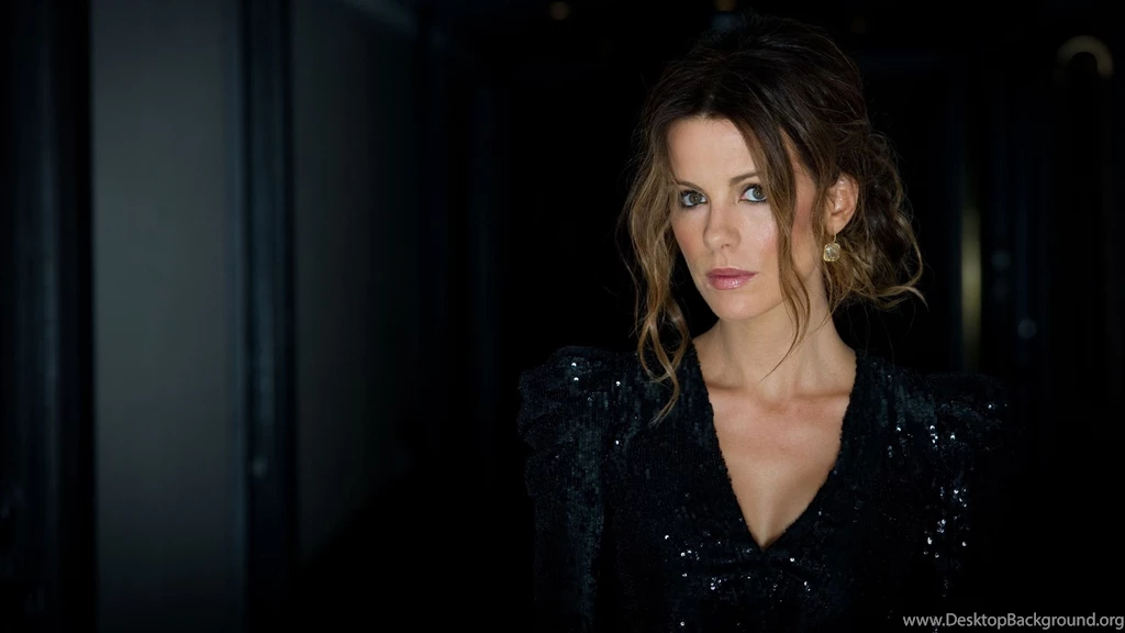 Kate Beckinsale HD 5520 1920 X 1200   WallpaperLayer.com