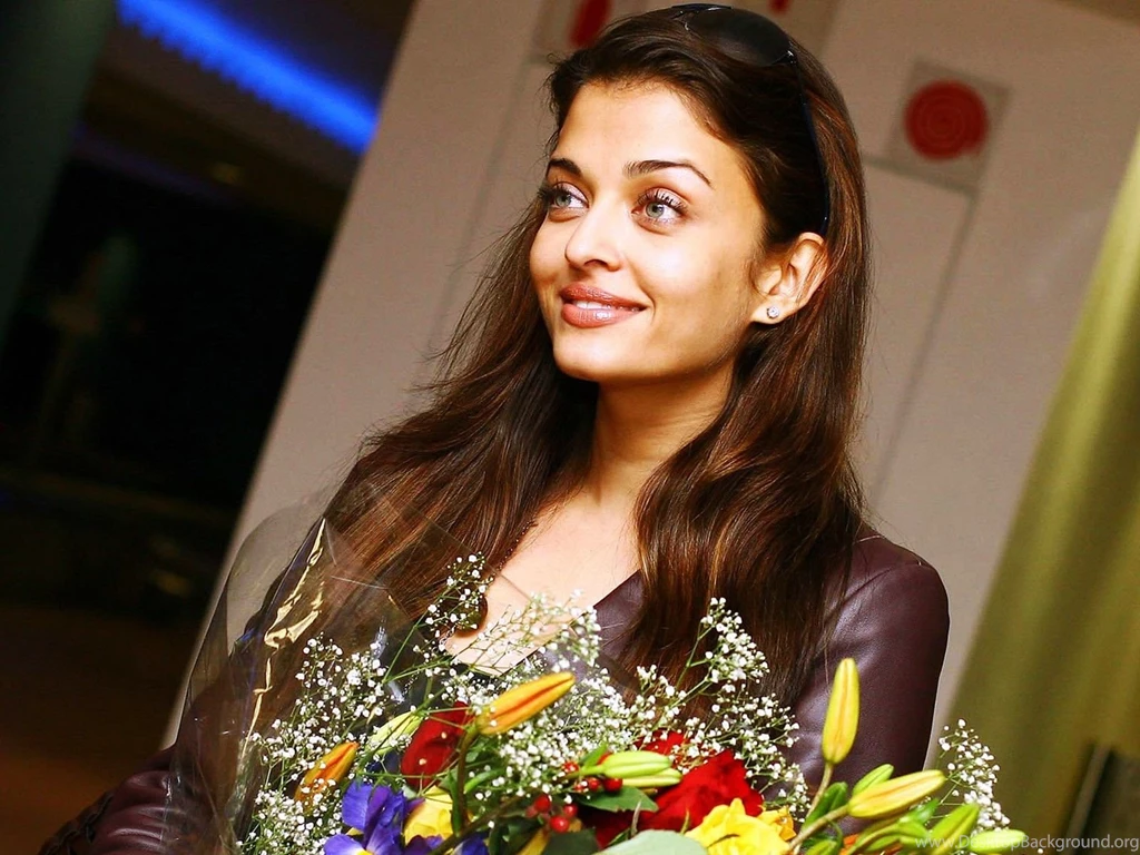 Aishwarya Rai Beauty With Flowers