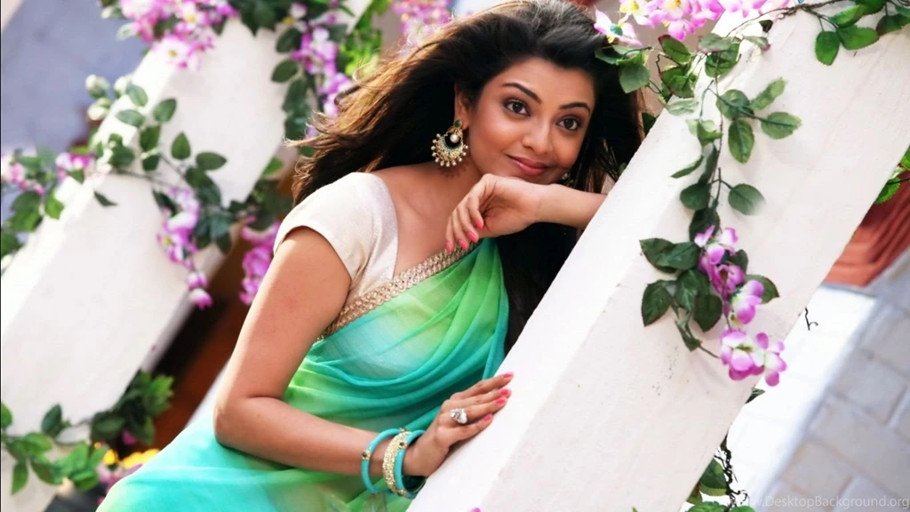 HD Backgrounds Kajal Agarwal In Jilla Movie Green Saree Wallpapers ...