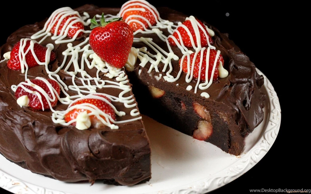 Strawberry Chocolate Cake Wallpaper.