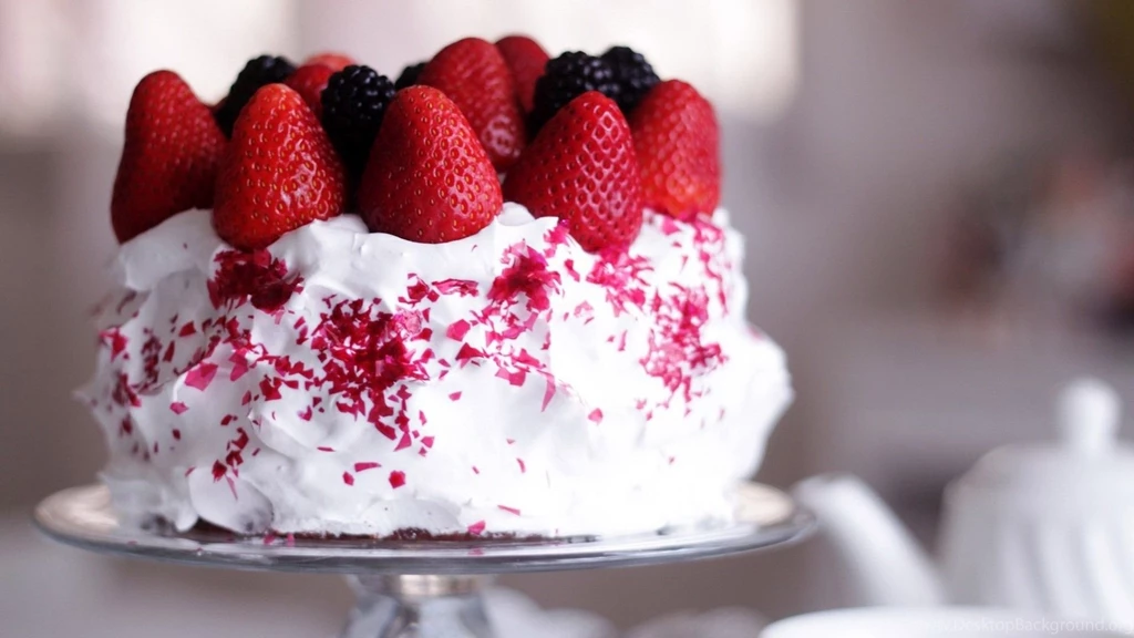 674542 Color Wallpapers: Strawberry Cake Backgrounds Pictures.