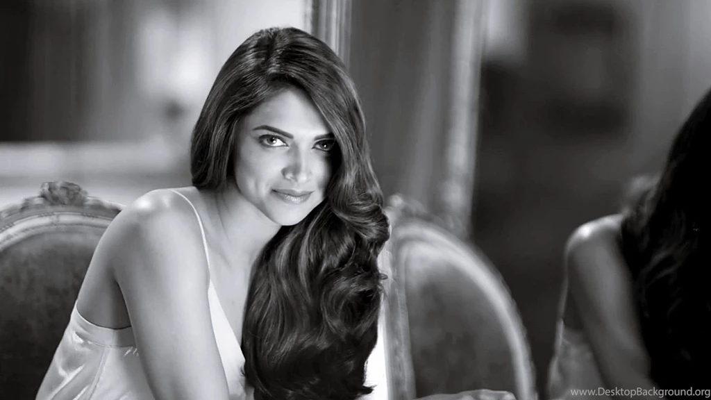 Deepika Padukone Smile With Dimple HDwallpaper4U.com