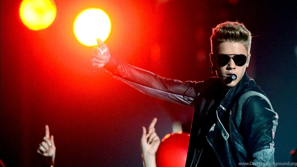 Justin Bieber On Stage Wallpapers HD Backgrounds