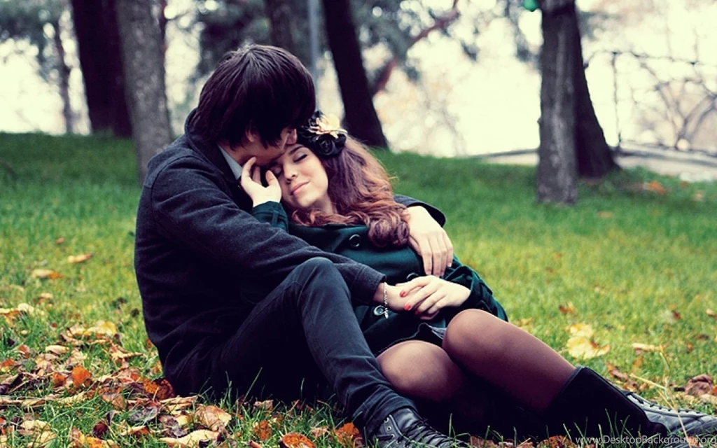 Loving Couple In Autumn HD Wallpapers New HD Wallpapers