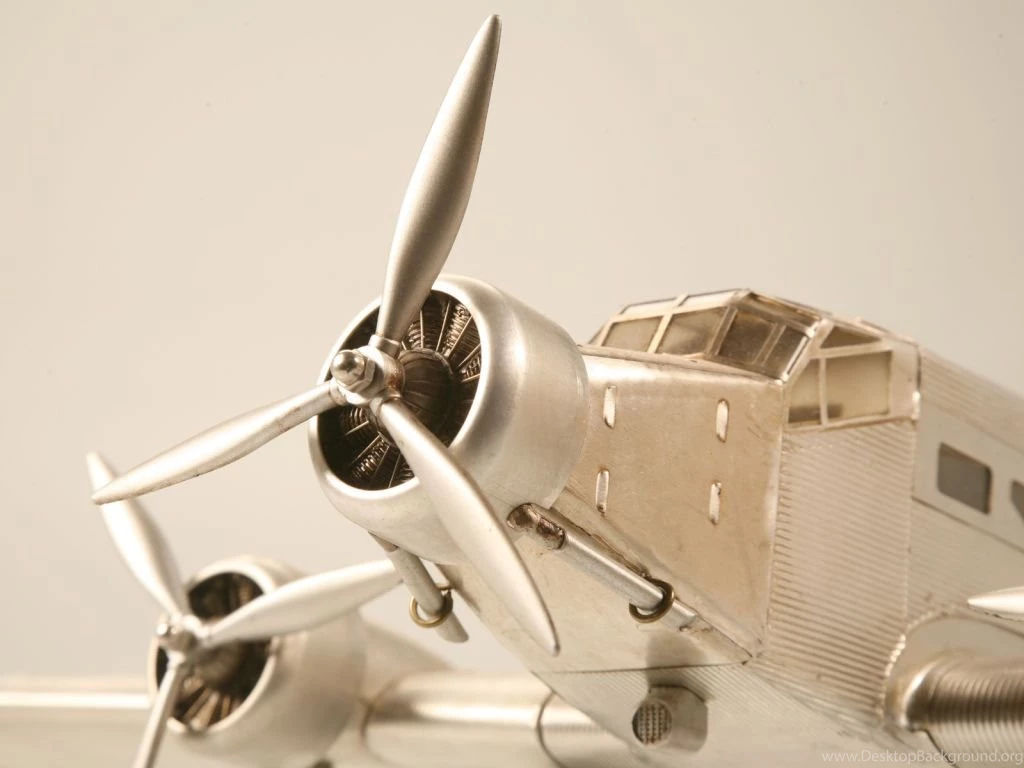 21 Vintage Airplane Wallpapers