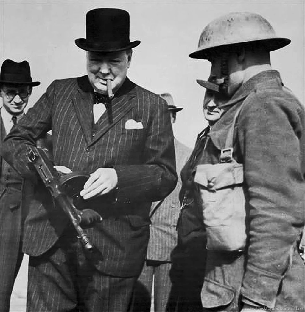 Winston+Churchill+with+a+Tommy+Gun+during+an+inspection+near+Harlepool,+1940.jpg