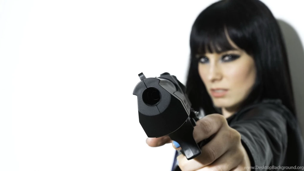 Girl With Gun Desktop Wallpaper, Girl With Gun Pictures, New ...